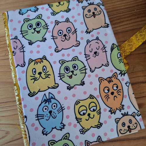 instagram-2 🌱Je prépare en ce moment des nouveaux modèles de carnets que je mettrais en ligne la semaine prochaine. Avec quelques exemplaires unique dont ce carnet avec des chats trop mignon 😻

🪴C'est l'éte, il fait beau et très chaud donc la boutique tourne un peu au ralenti en ce moment et je suis moins présente par ici. Même si en réalité je travaille beaucoup dans l'ombre et je le communique pas forcèment sur les réseaux. 😁

🐈‍⬛Je vous souhaite un très bon week-end 🌺🌺