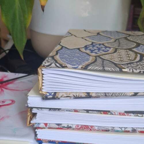 instagram-17 🪴🌸Les carnets s'empilent ici. Vous pouvez retrouver tous les carnets sur la boutique. WELCOME10 pour avoir 10% de reduction sur votre 1ere commande. 
🌺Ce matin j'ai enfin compris comment rédiger une newsletter après beaucoup de galère 🤣 Donc si vous êtes inscrit vous devriez la recevoir lundi !