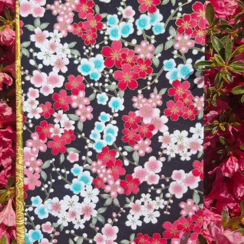 instagram-1 🌸🌺Parfait pour le printemps ce carnet et sa couverture très fleurie sera disponible la semaine prochaine sur la boutique 😃
🍀Je prévois de rajouter 5 nouveaux carnets j'espère qu'ils vous plairont ♥️