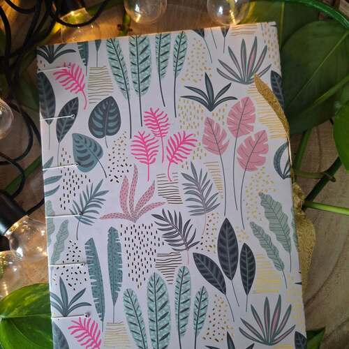 instagram-4 🍃🌸Je vous souhaite un très bon week-end 🐈‍⬛

👉Carnet copte model FEUILLES 🍃🍃
Format A5 192 pages.
Reliure apparente dite copte.
Couverture en papier avec dorure.
Ruban jacquard doré.

🐈10% des ventes effectuées sur la boutique sont reversées au refuge @chatscitoyenssaintpriest