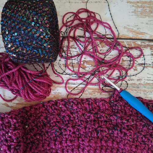 instagram-3 Projet de création d'un pull pailleté au crochet. J'ai beaucoup de mal a évaluer les tailles dans mes projets crochet, donc j'espère qu'il n'y a pas d'erreur dans celui-ci 🤣🤞